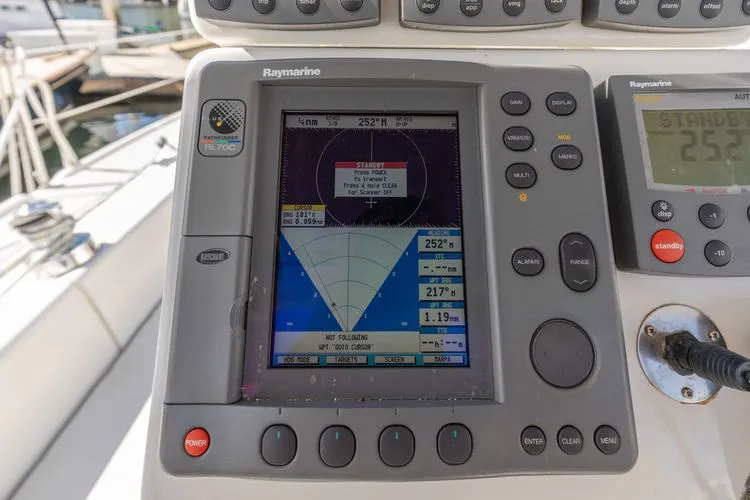 Slide: The Image of 2004 Catalina 320 - Image 8 - 8