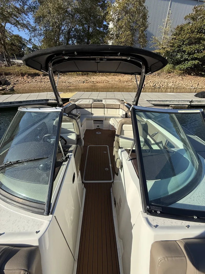 Slide: The Image of Sea Ray 270 SLX 2013 - 24