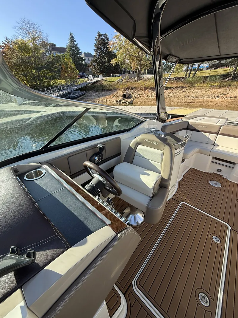 Slide: The Image of Sea Ray 270 SLX 2013 - 26