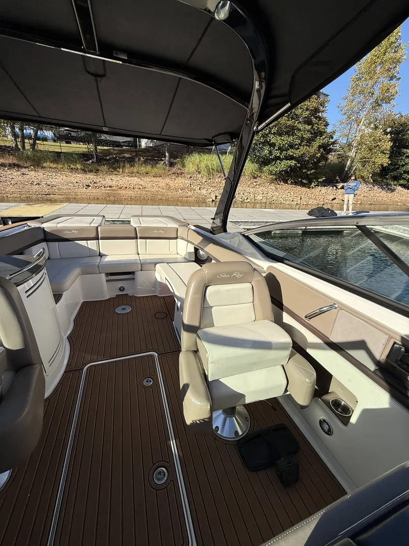 Slide: The Image of Sea Ray 270 SLX 2013 - 27