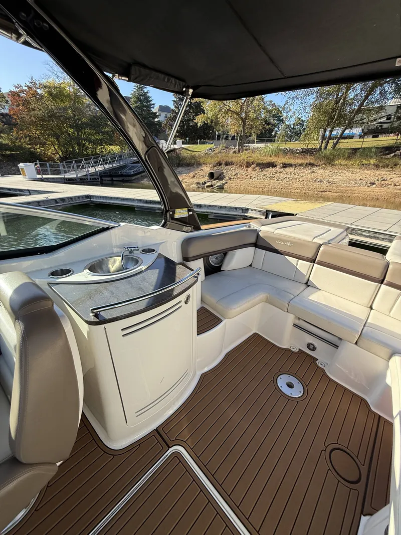 Slide: The Image of Sea Ray 270 SLX 2013 - 29