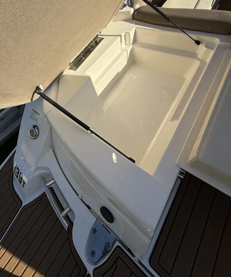 Slide: The Image of Sea Ray 270 SLX 2013 - 36