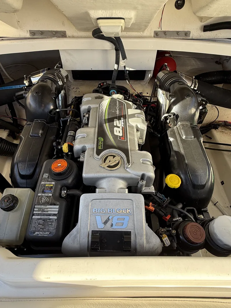 Slide: The Image of Sea Ray 270 SLX 2013 - 37