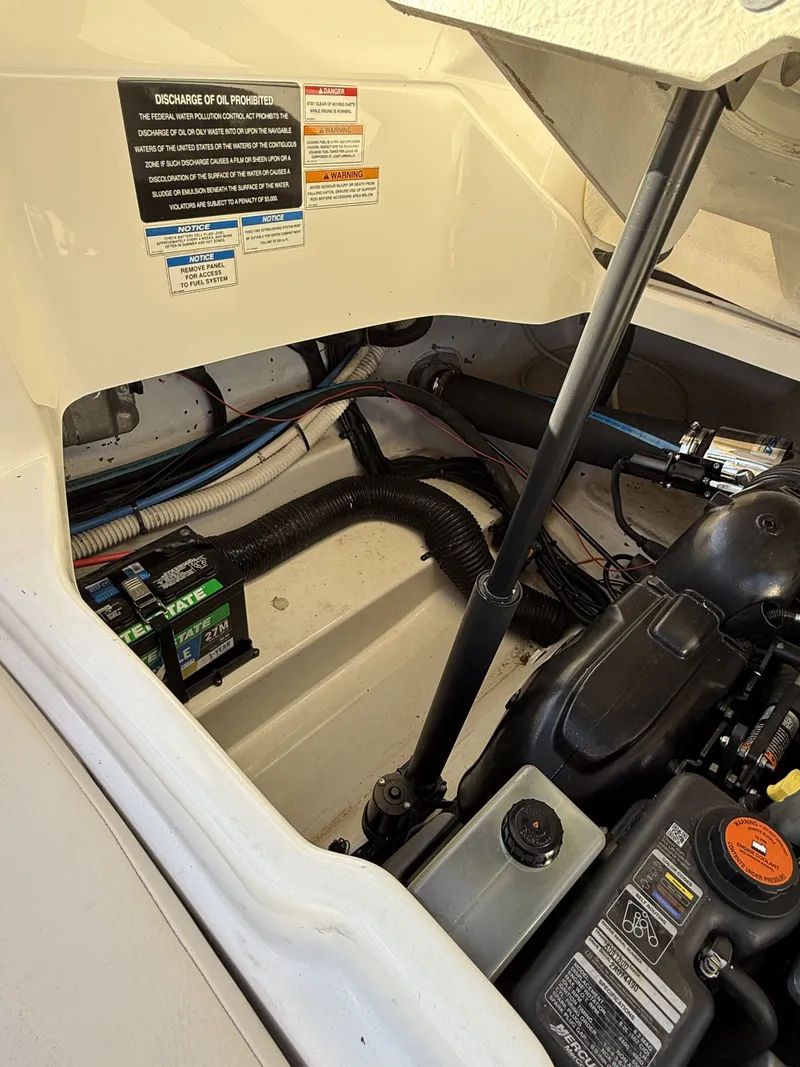 Slide: The Image of Sea Ray 270 SLX 2013 - 38