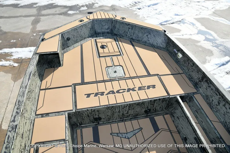 Slide: The Image of Tracker Grizzly 1756 T Marsh w/60HP Tiller 2026 - 10