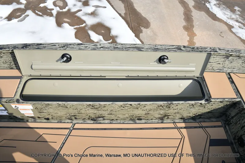 Slide: The Image of Tracker Grizzly 1756 T Marsh w/60HP Tiller 2026 - 14