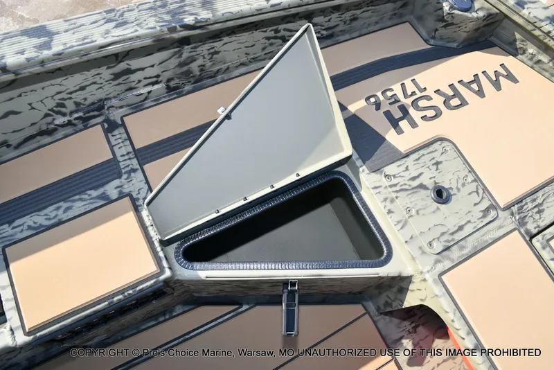 Slide: The Image of Tracker Grizzly 1756 T Marsh w/60HP Tiller 2026 - 19