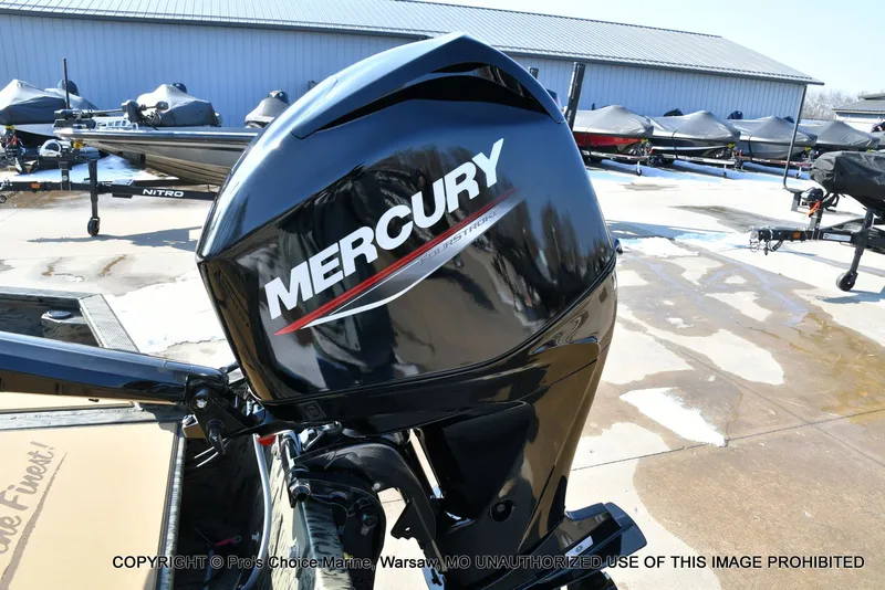 Slide: The Image of Tracker Grizzly 1756 T Marsh w/60HP Tiller 2026 - 25