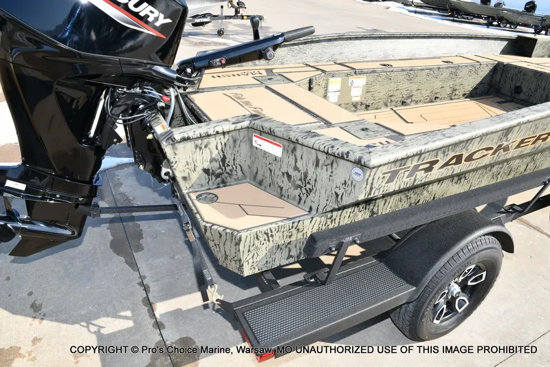 Slide: The Image of Tracker Grizzly 1756 T Marsh w/60HP Tiller 2026 - 26