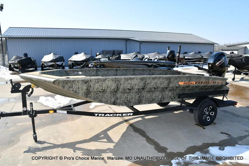 Slide: The Image of Tracker Grizzly 1756 T Marsh w/60HP Tiller 2026 - 31