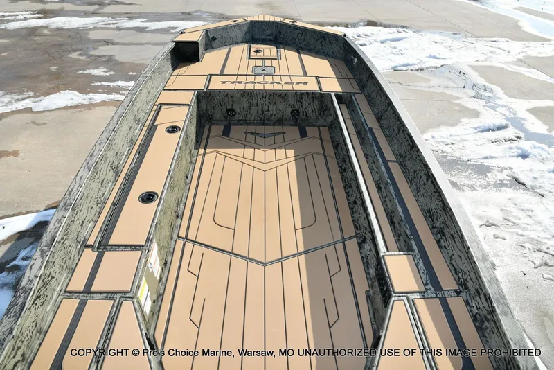 Slide: The Image of Tracker Grizzly 1756 T Marsh w/60HP Tiller 2026 - 38