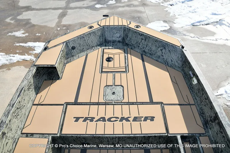 Slide: The Image of Tracker Grizzly 1756 T Marsh w/60HP Tiller 2026 - 42