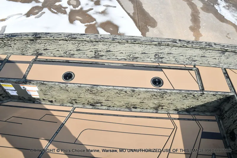 Slide: The Image of Tracker Grizzly 1756 T Marsh w/60HP Tiller 2026 - 45