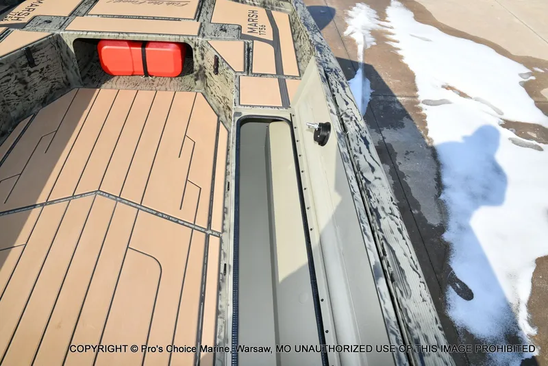 Slide: The Image of Tracker Grizzly 1756 T Marsh w/60HP Tiller 2026 - 46