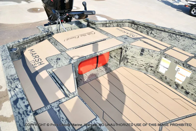 Slide: The Image of Tracker Grizzly 1756 T Marsh w/60HP Tiller 2026 - 6