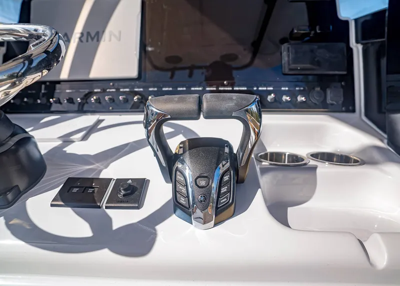 Slide: The Image of Sea Hunt Gamefish 27 Coffin Box 2026 - 17