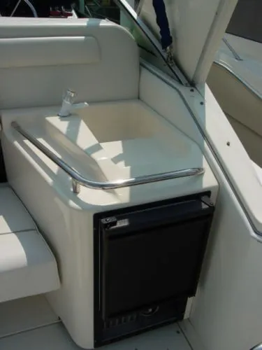 Slide: The Image of Sea Ray 310/330 Sundancer 1991 - 6