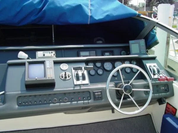 Slide: The Image of Sea Ray 310/330 Sundancer 1991 - 9