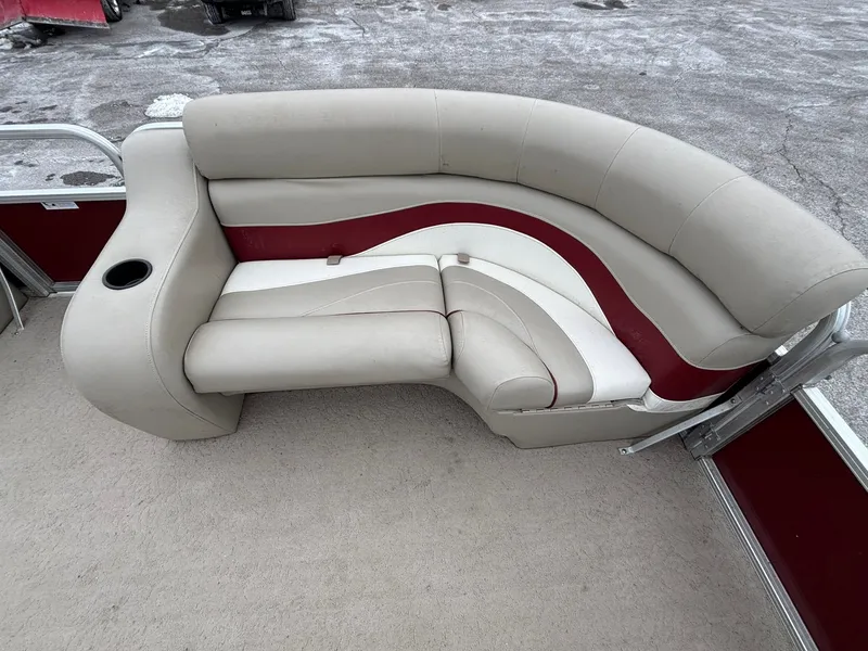 Slide: The Image of Lowe Ss 210 2011 - 21