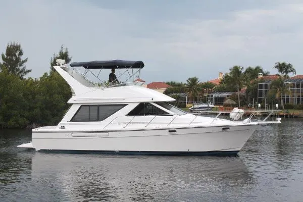 Slide: The Image of Bayliner 3988 MOTOR YACHT 2000 - 0