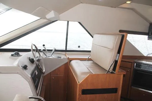 Slide: The Image of Bayliner 3988 MOTOR YACHT 2000 - 11