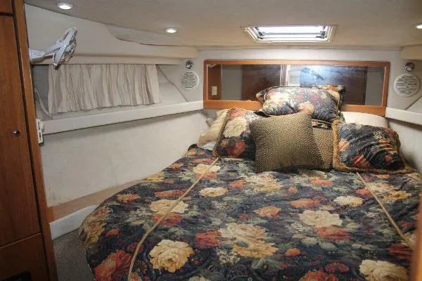 Slide: The Image of Bayliner 3988 MOTOR YACHT 2000 - 2
