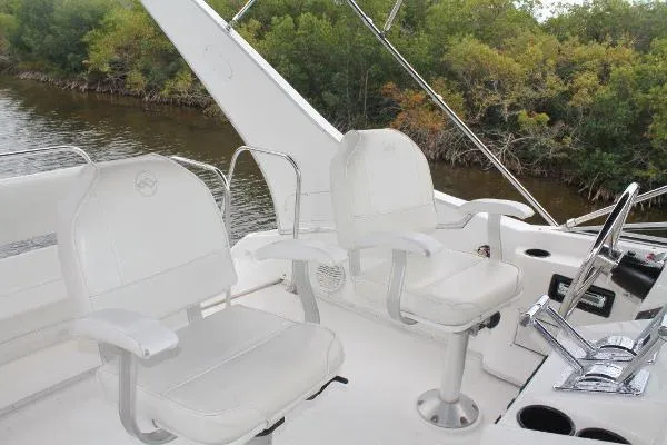 Slide: The Image of Bayliner 3988 MOTOR YACHT 2000 - 3