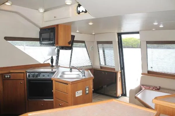 Slide: The Image of Bayliner 3988 MOTOR YACHT 2000 - 6