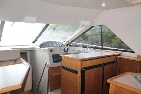 Slide: The Image of Bayliner 3988 MOTOR YACHT 2000 - 9