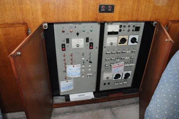 Slide: The Image of Bertram 42 Convertible 1986 - 7