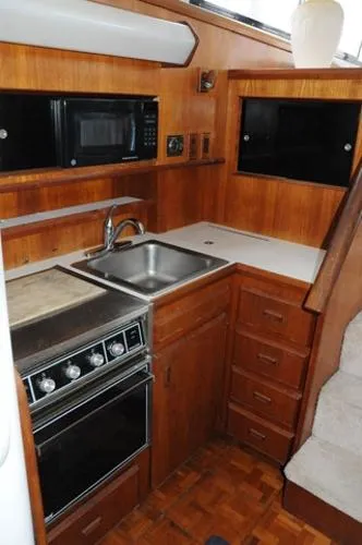 Slide: The Image of Bertram 42 Convertible 1986 - 9