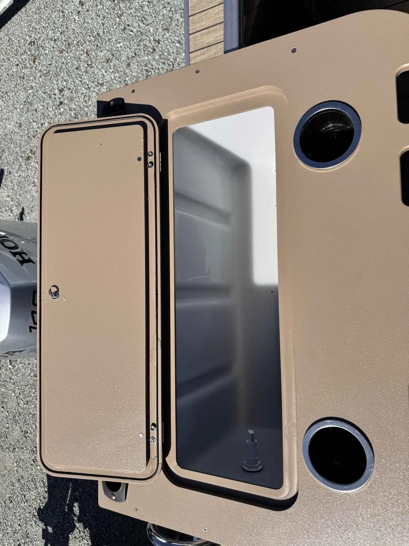 Slide: The Image of Sylvan 8522 Party Fish 2026 - 10