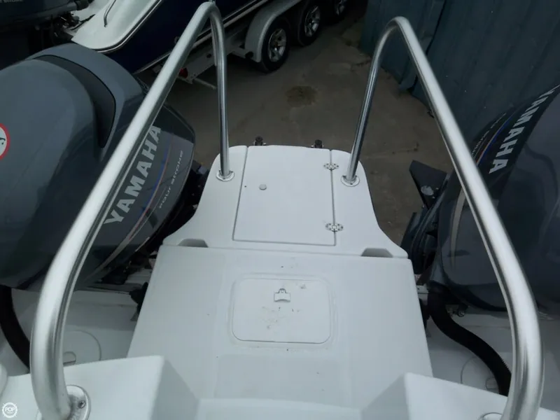 Slide: The Image of Glacier Bay 2670 Island Runner Hard Top 2010 - 11