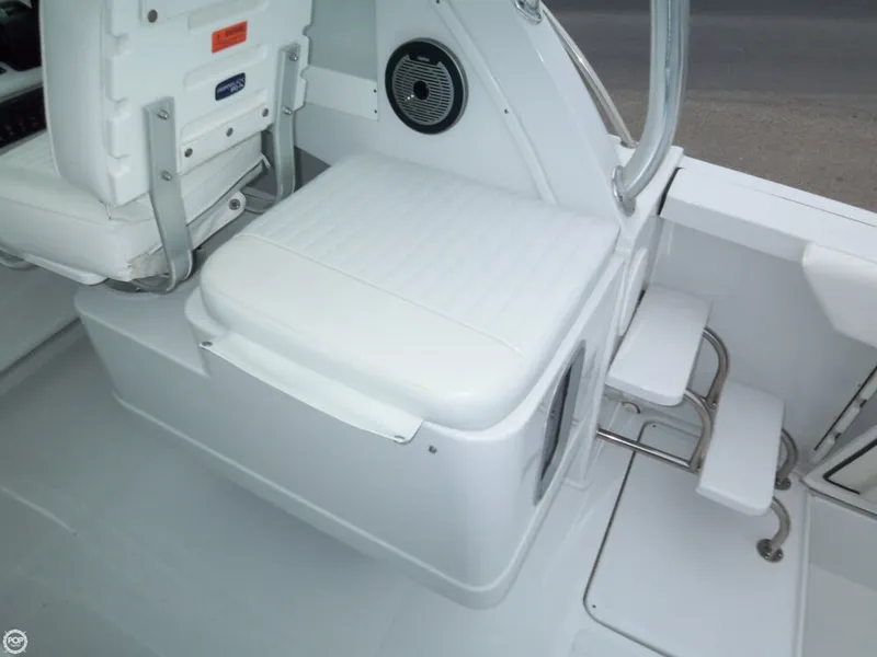 Slide: The Image of Glacier Bay 2670 Island Runner Hard Top 2010 - 6