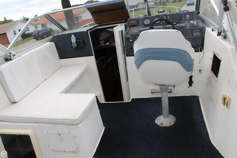 Slide: The Image of Bayliner 2550 Ciera 1986 - 3
