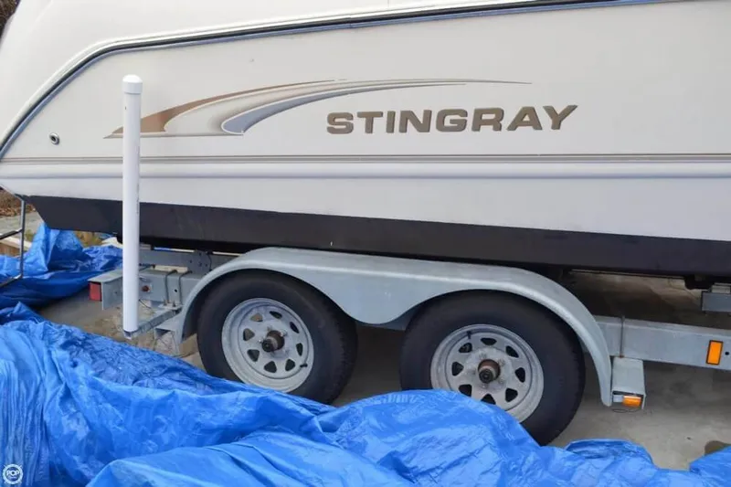 Slide: The Image of Stingray 240 CS 2002 - 10