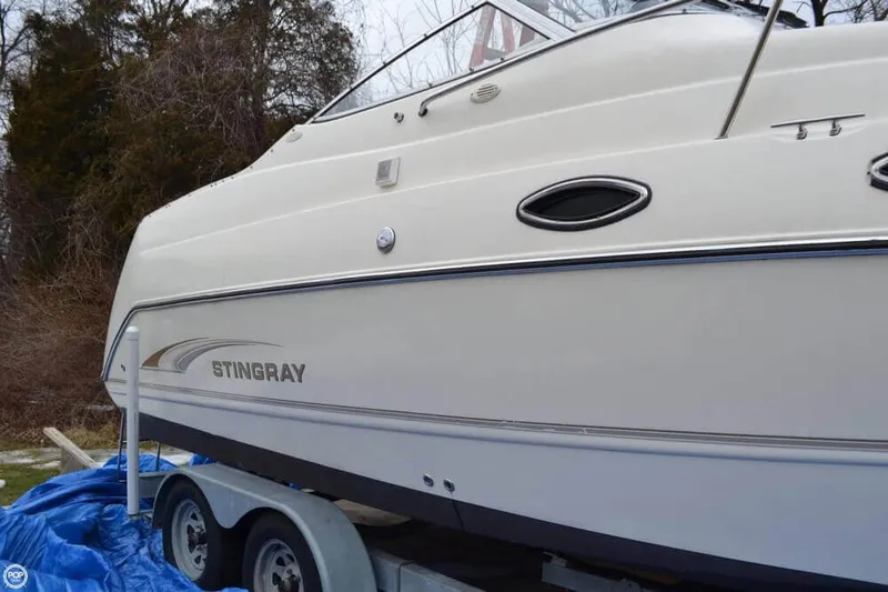 Slide: The Image of Stingray 240 CS 2002 - 8