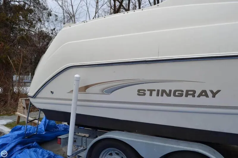 Slide: The Image of Stingray 240 CS 2002 - 9