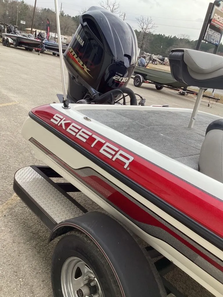 Slide: The Image of Skeeter ZX200 2013 - 10