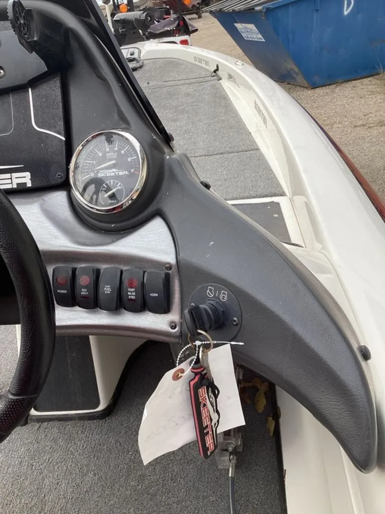 Slide: The Image of Skeeter ZX200 2013 - 29