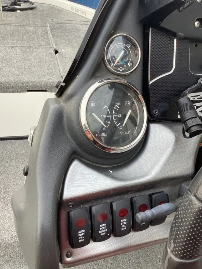 Slide: The Image of Skeeter ZX200 2013 - 30