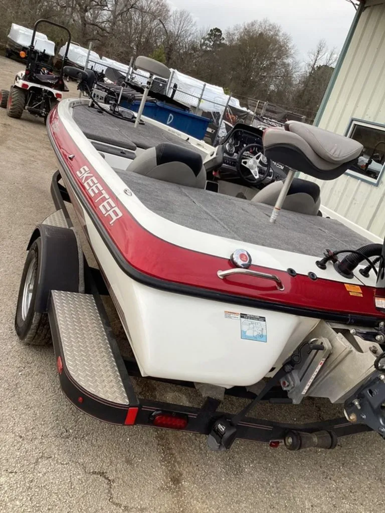 Slide: The Image of Skeeter ZX200 2013 - 44