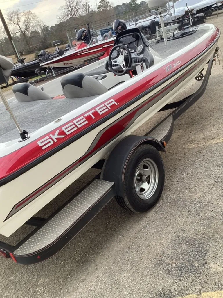 Slide: The Image of Skeeter ZX200 2013 - 8