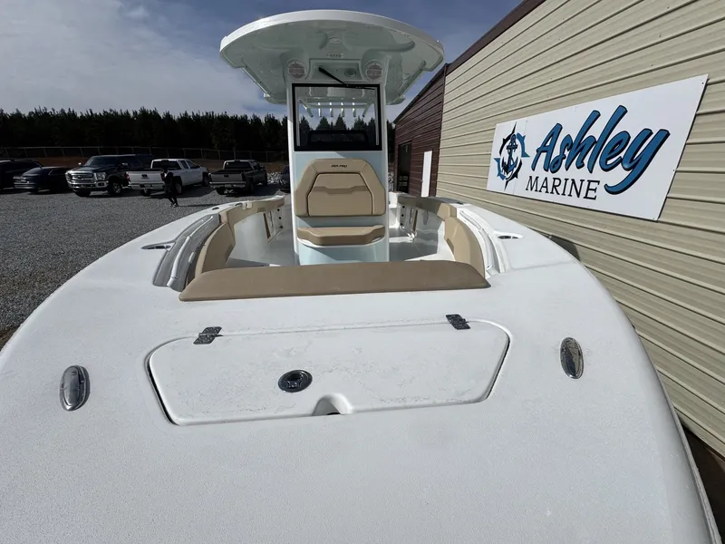 Slide: The Image of Sea Pro 245FLX R 2026 - 3