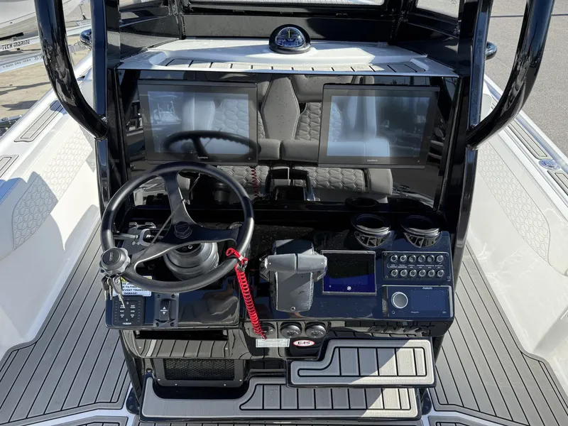 Slide: The Image of Tidewater 2700 Carolina Bay TWIN 300S-ONYX PKG 2026 - 13