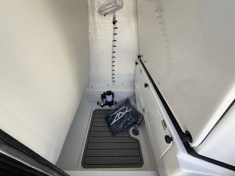 Slide: The Image of Tidewater 2700 Carolina Bay TWIN 300S-ONYX PKG 2026 - 17