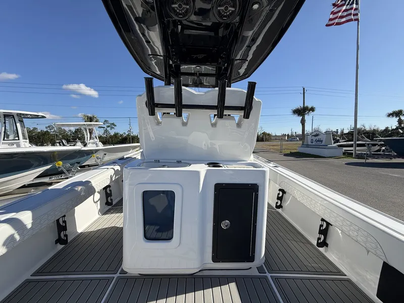 Slide: The Image of Tidewater 2700 Carolina Bay TWIN 300S-ONYX PKG 2026 - 18