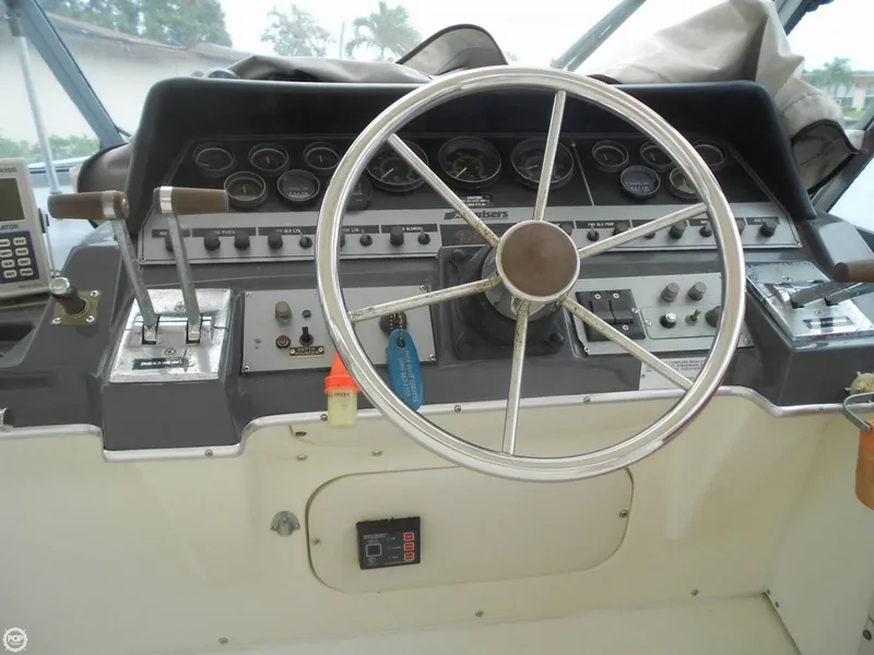 Slide: The Image of Cruisers 3270 Esprit 1986 - 4