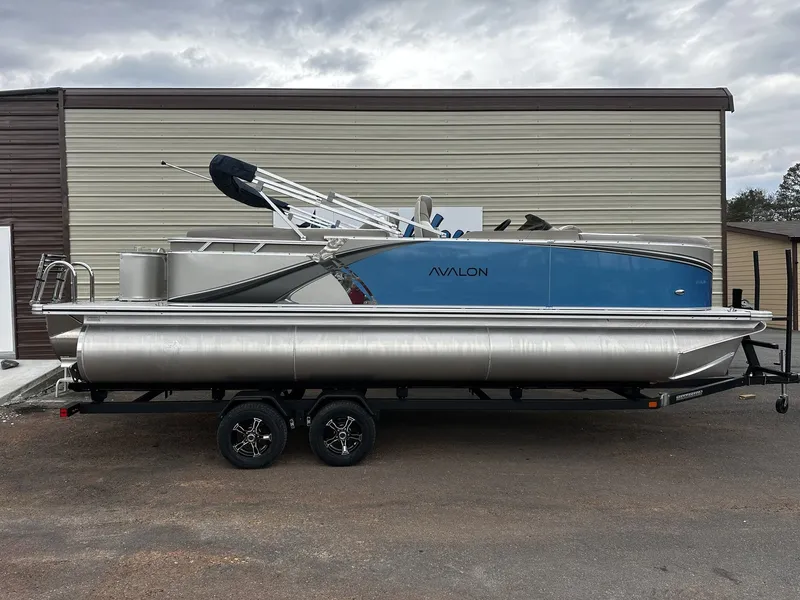 The Image of Avalon LSZ 23 QUAD LOUNGER-TRITOON 175HP 2026 - 1