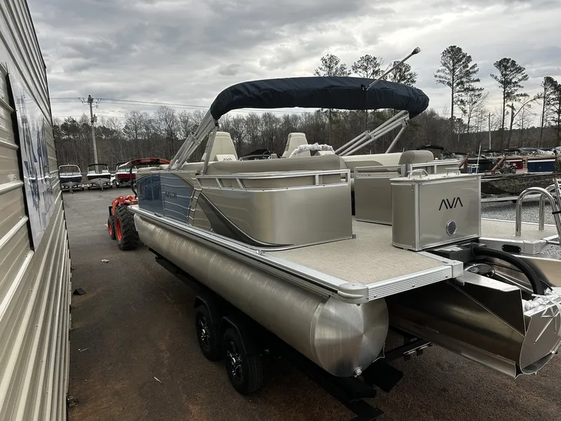 Slide: The Image of Avalon LSZ 23 QUAD LOUNGER-TRITOON 175HP 2026 - 4